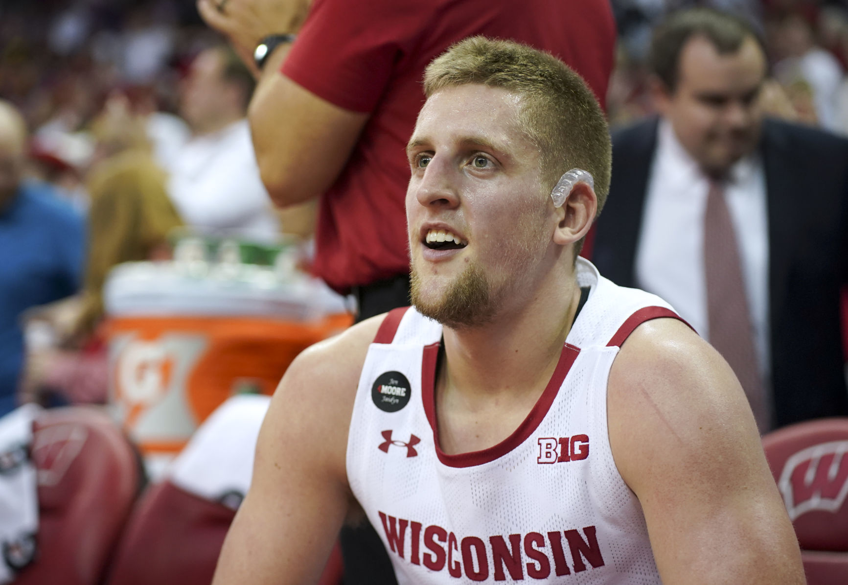 Badgers 77, Golden Eagles 61